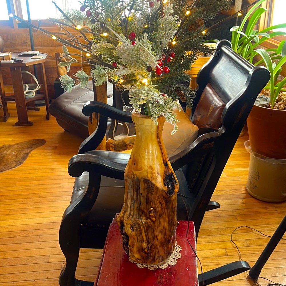 BEST GIFT EVER!! New, handcrafted, Quaking Aspen vase.